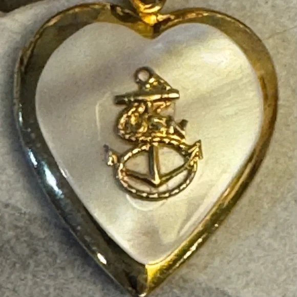Sweetheart Navy Brooch Locket - Picture 10 of 13